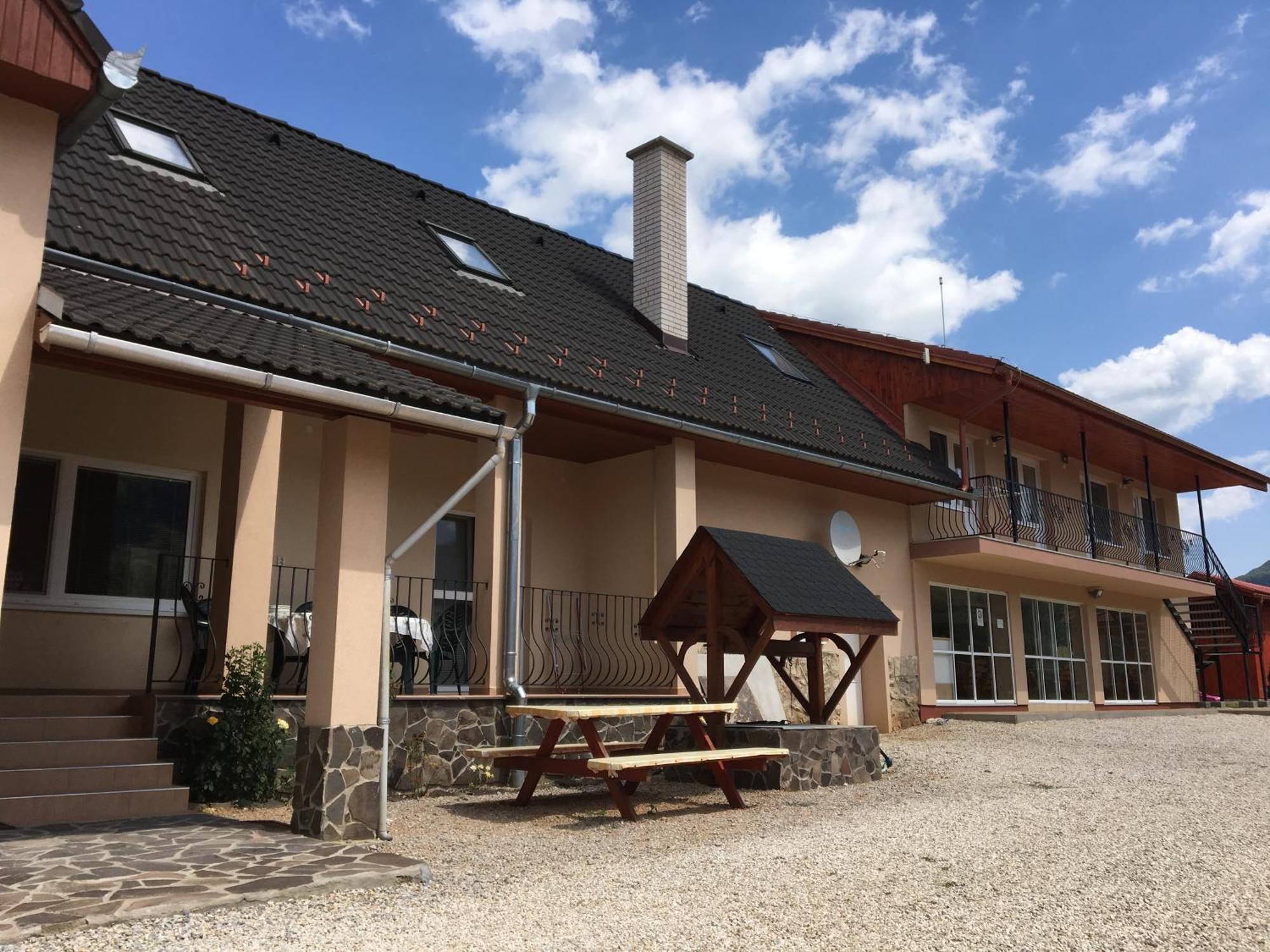 Penzion Bernath Rožňava Exteriör bild